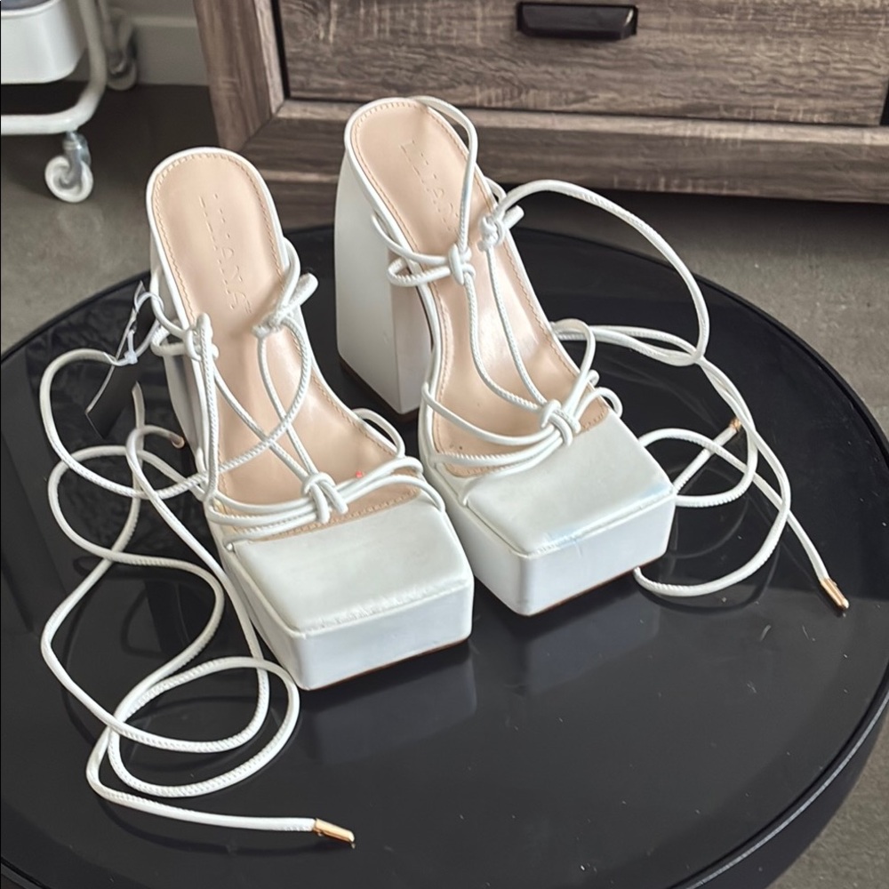Liliana NWT  Elegant White Platform Block Heels Tie Up